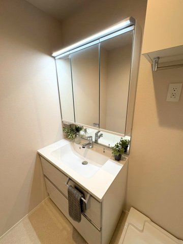 洗面設備　写真はモデルルーム仕様です。家具・インテリア等は付いておりま