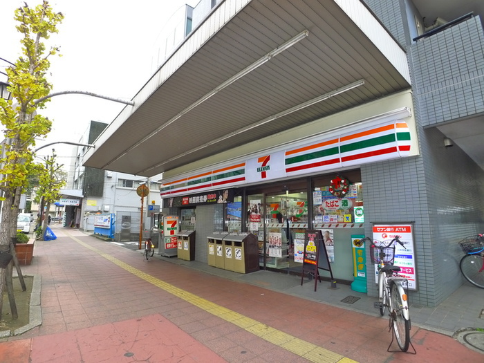 コンビニ　セブンイレブン（コンビニ）まで207m