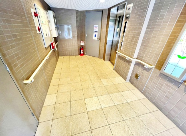 相鉄本線 鶴ケ峰駅 徒歩2分 7階建 築20年の外観写真