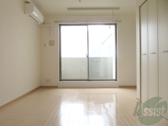 居室・リビング　明かりの入りやすい、南向きのお部屋です。