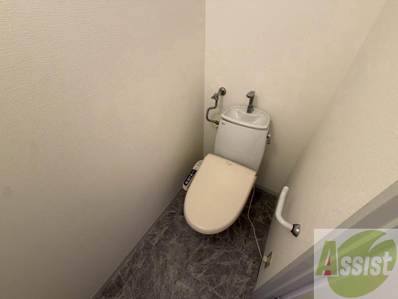 トイレ　こちらはトイレです。清潔感があり、安心して使用できます。