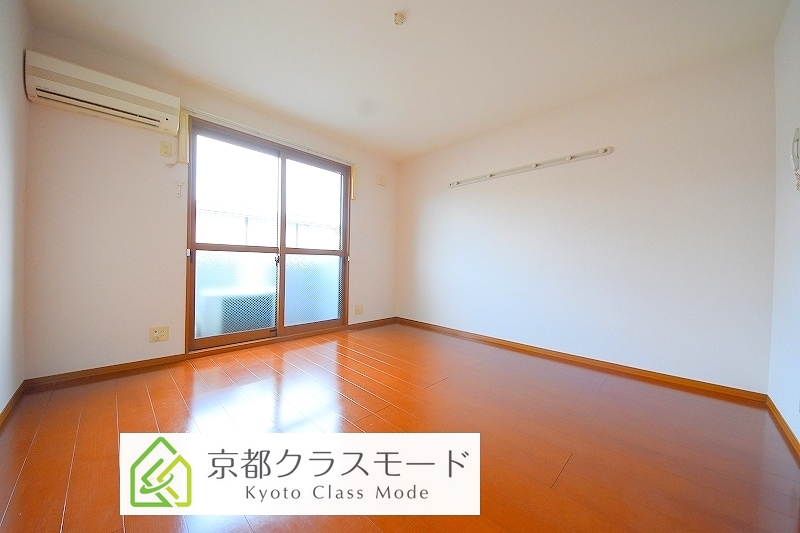 居室・リビング　洋 8帖　1人暮らしには十分な広いお部屋！