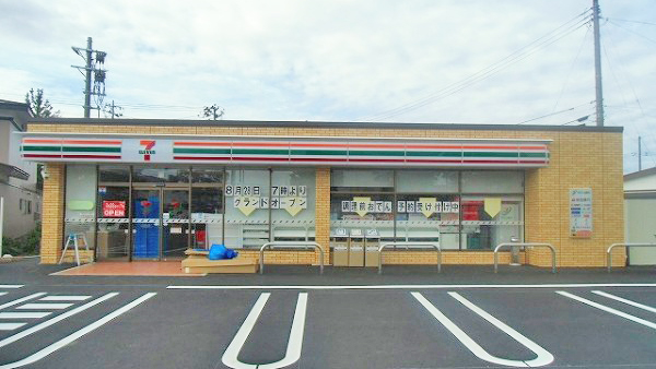 コンビニ　セブンイレブン秋田外旭川八柳2丁目店（コンビニ）まで902m