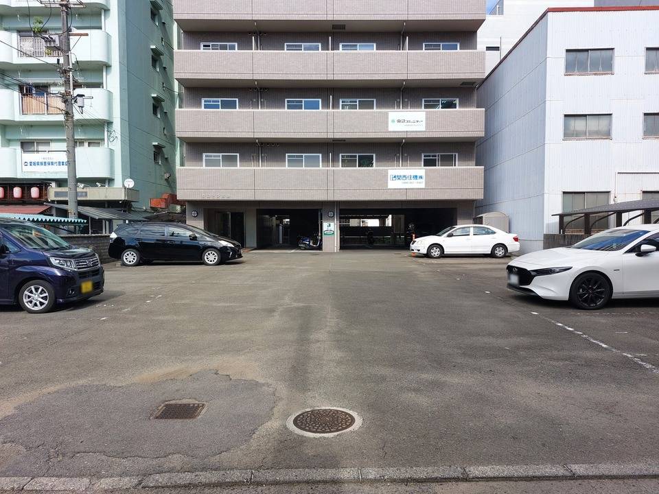 【松山市宮田町のマンションの駐車場】