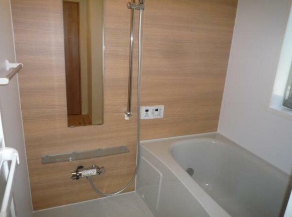 バス・シャワールーム　追焚機能と浴室乾燥機付バスルーム