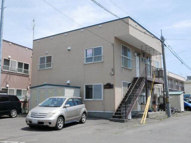 札幌市北区新川一条のアパートの建物外観