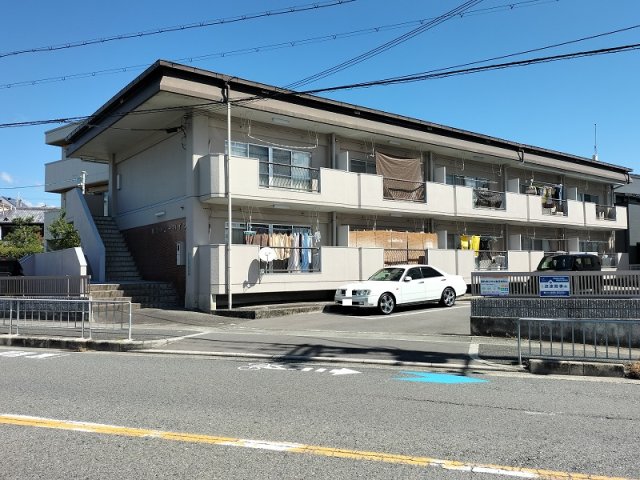 川上サニーハイツの建物外観