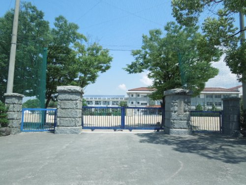 中学校　東温市立重信中学校（中学校）まで1086m