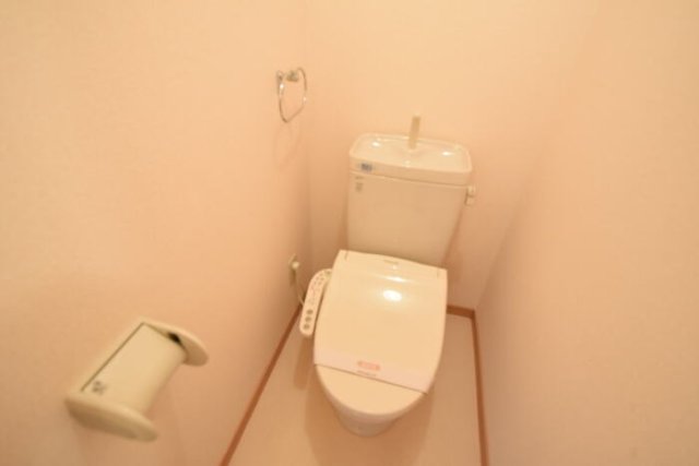【神戸市灘区上河原通のアパートのトイレ】
