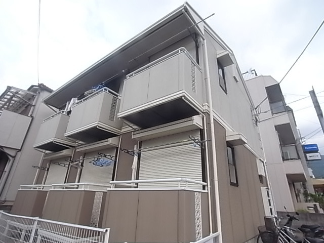 【神戸市灘区上河原通のアパートの建物外観】