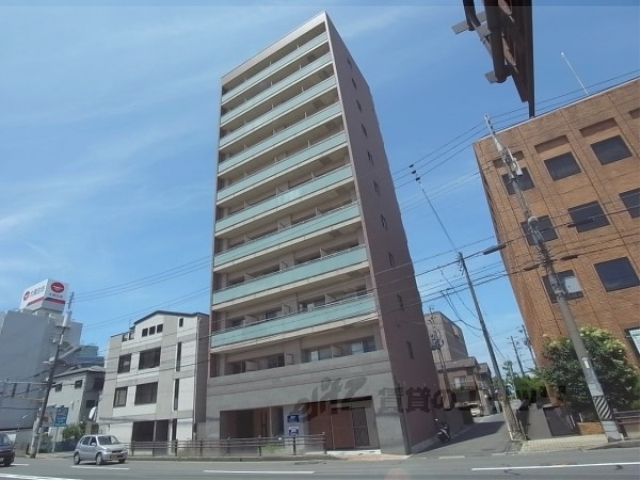 大津市島の関のマンションの建物外観