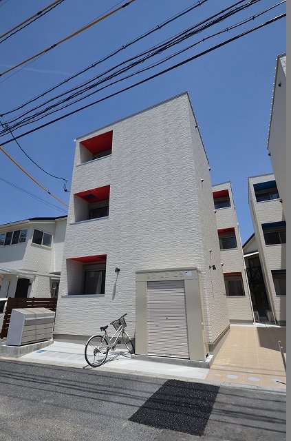 広島市西区草津新町のアパートの建物外観