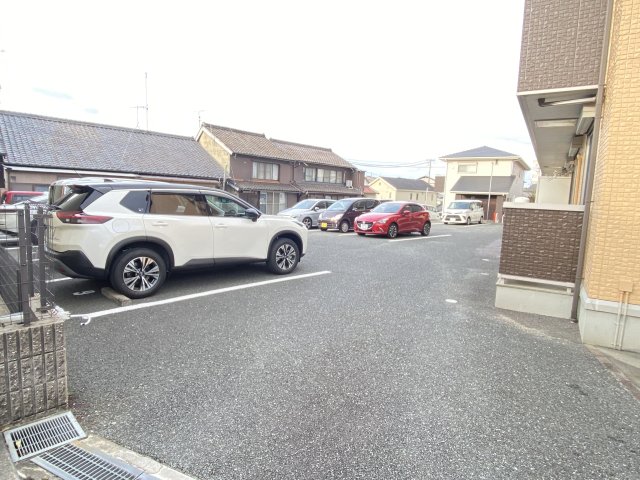【セジュールOTT’S庵の駐車場】