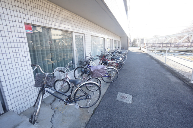 【松山市立花のマンションの駐車場】