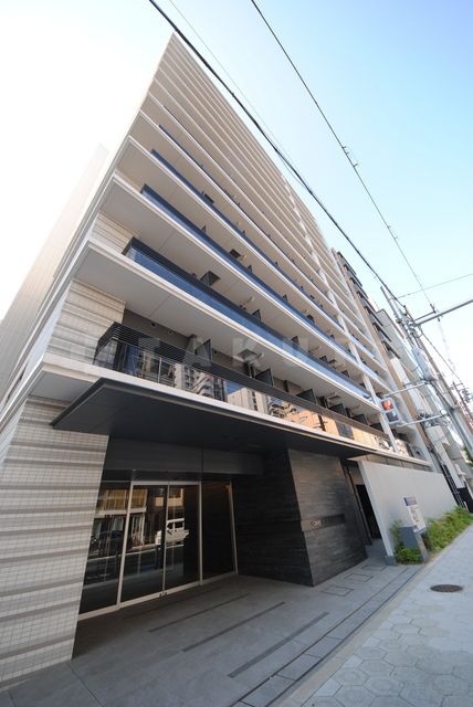 大阪市西区靱本町のマンションの建物外観