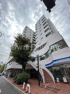 港区麻布十番のマンションの建物外観