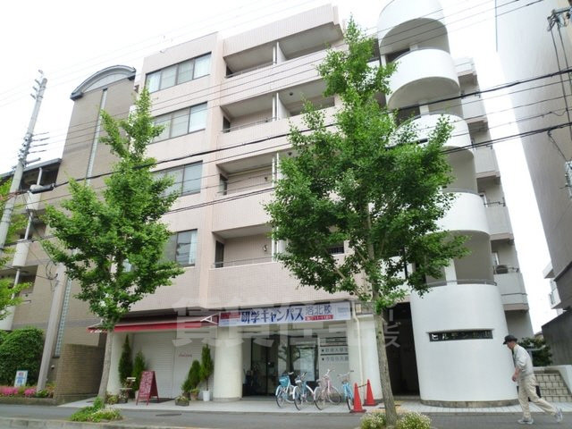 京都市左京区松ケ崎芝本町のマンションの建物外観