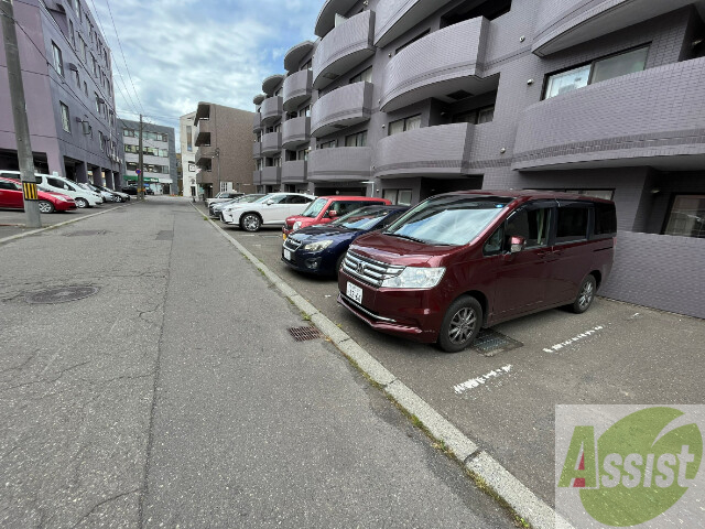 【札幌市北区北二十八条西のマンションの駐車場】