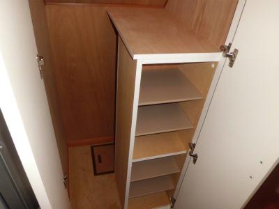 収納　ゴルフバッグも入りそうな大きな下駄箱です。