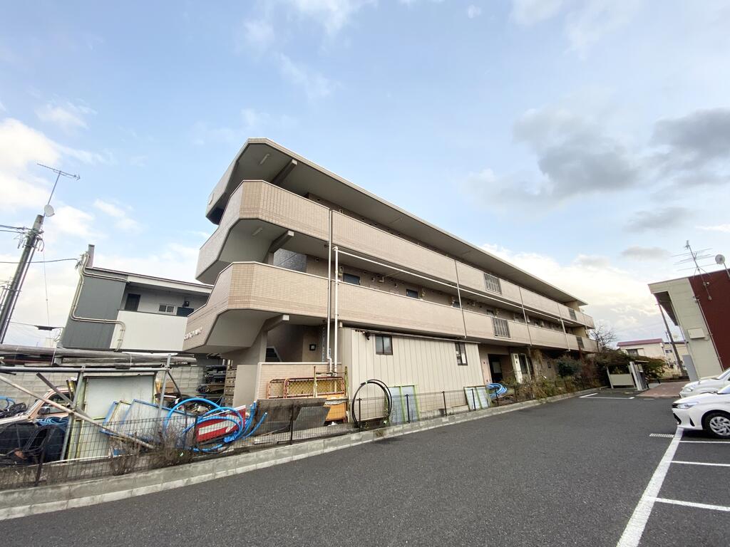 郡山市小原田のマンションの建物外観