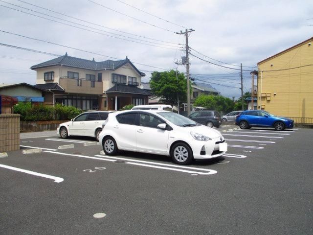 【木更津市新宿のアパートの駐車場】