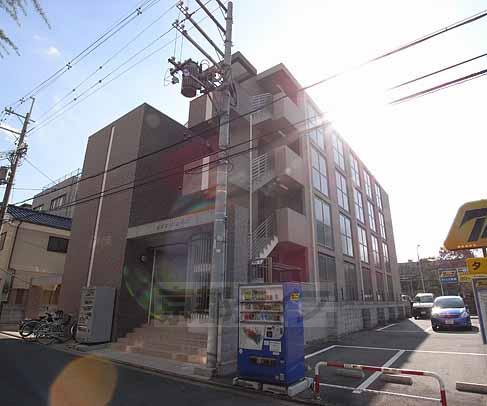 京都市伏見区深草西浦町５丁目のマンションの建物外観