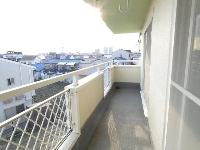 【八尾市南本町のマンションのバルコニー】