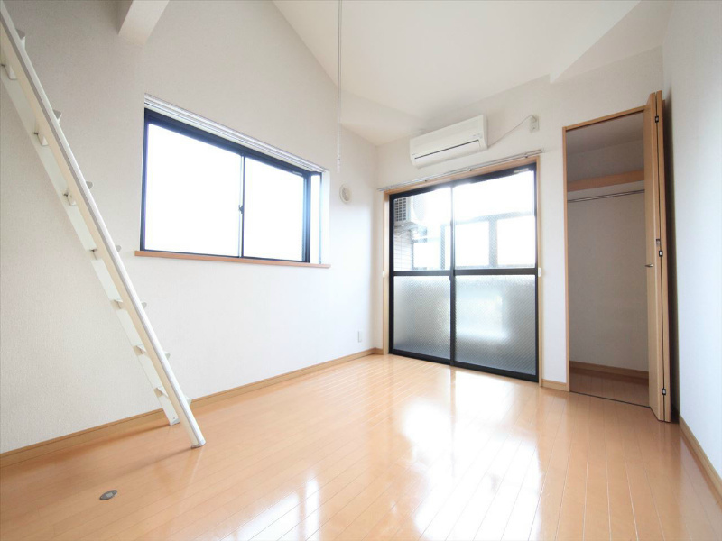 居室・リビング　洋室6.5帖　ロフト6帖（寝室にも使えます）