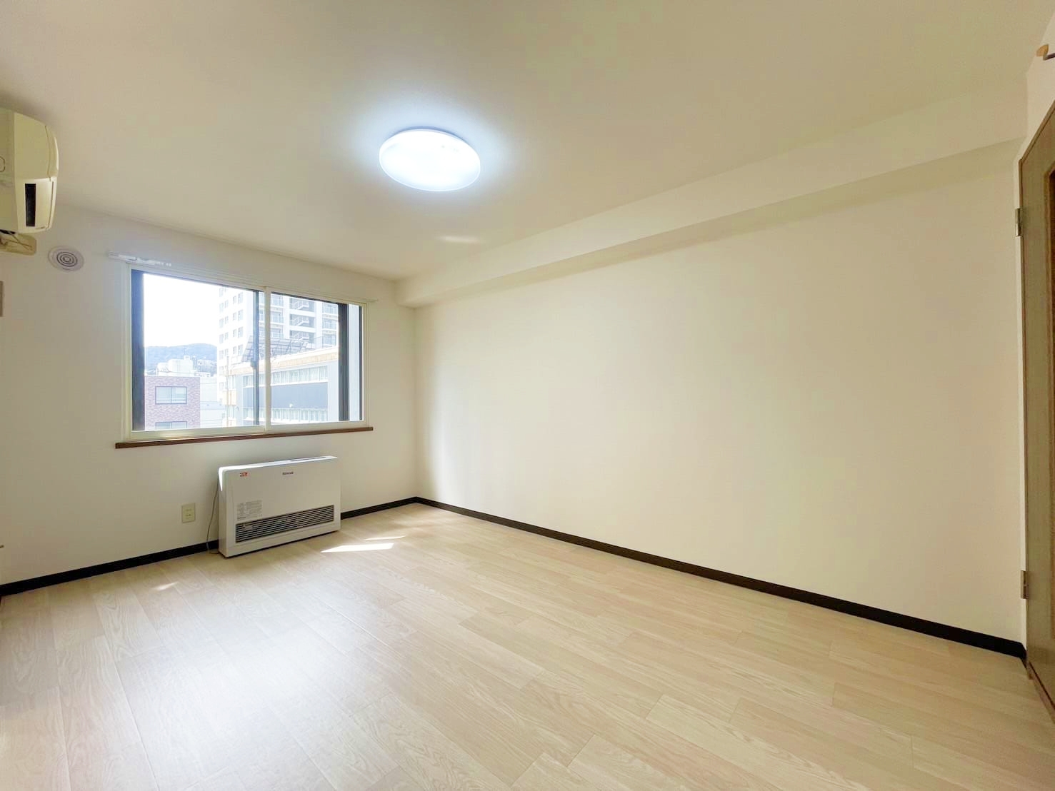 フォレスト中の島_内装_0