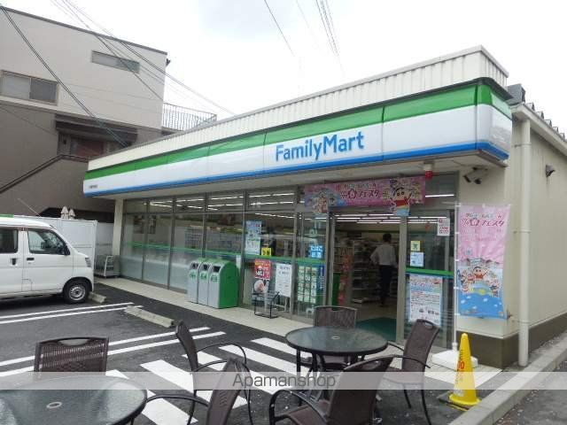 コンビニ　ファミリーマート（コンビニ）まで180m