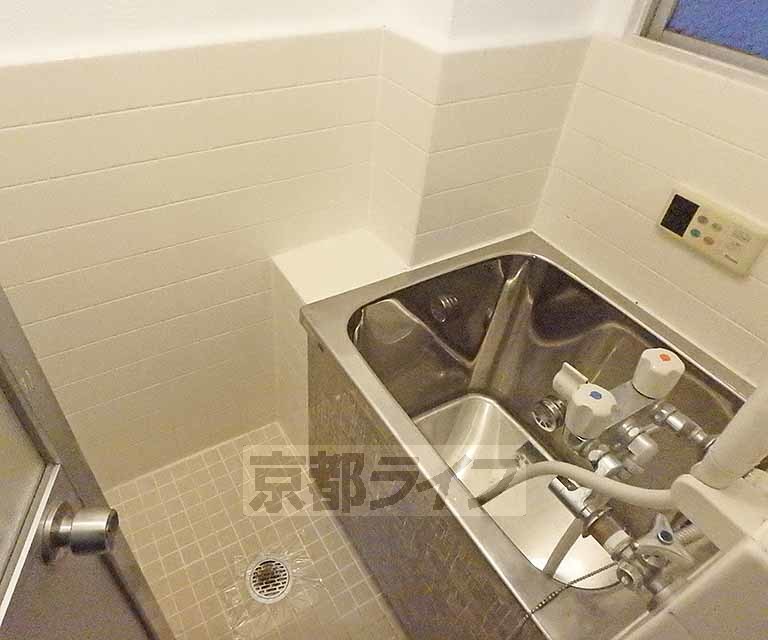 バス・シャワールーム　バスルームです。