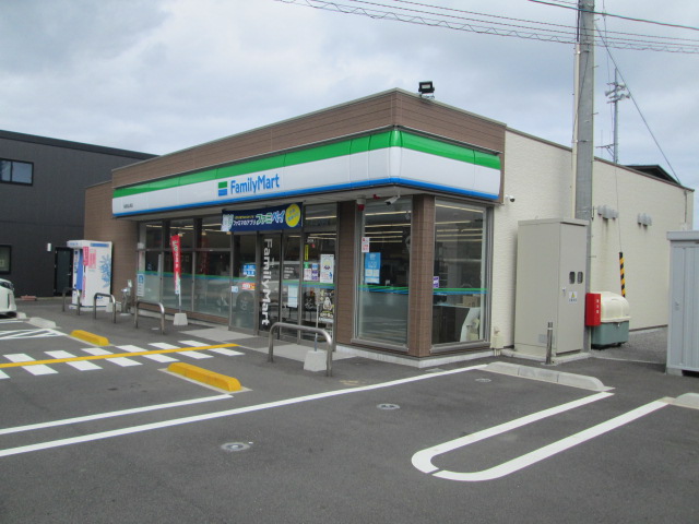 コンビニ　ファミリーマート鳥取湖山西店（コンビニ）まで586m