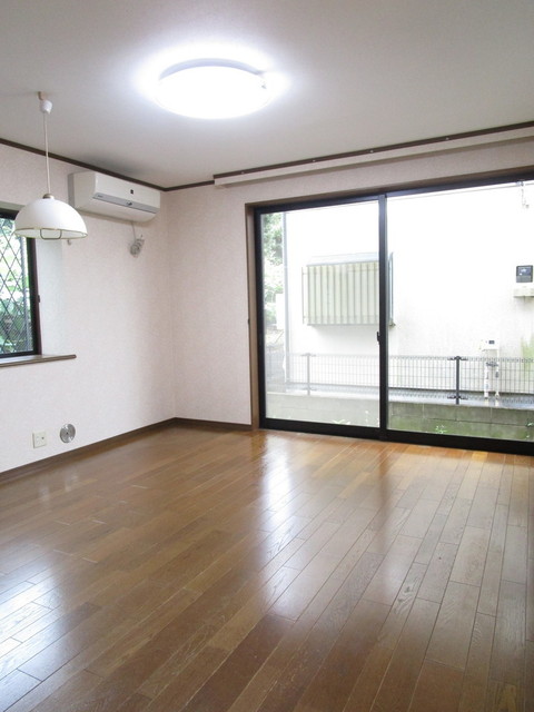 居室・リビング　ＬＤＫ　＊前回募集時の写真です