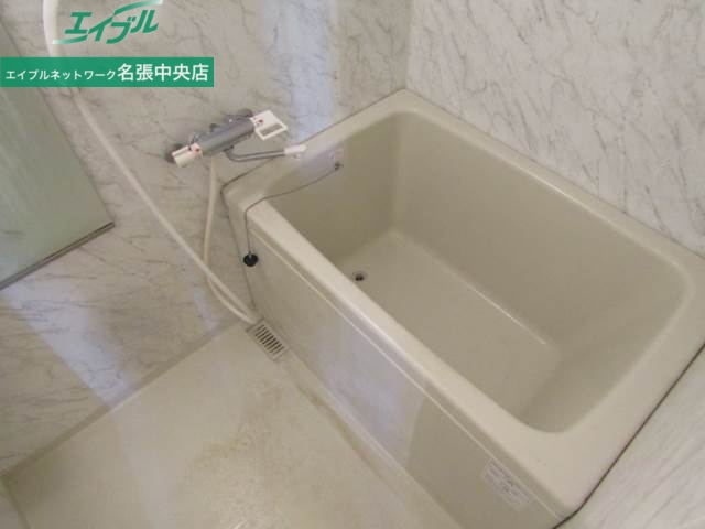 バス・シャワールーム　同一物件の別部屋の写真です