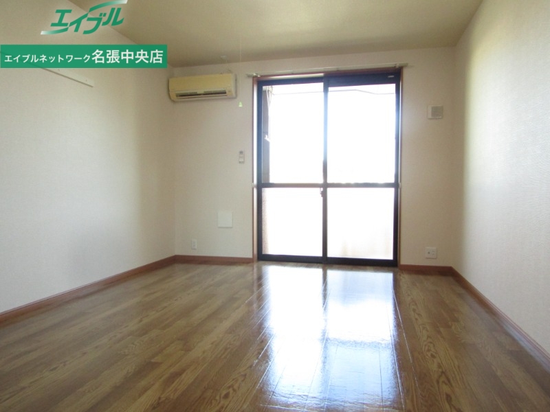 居室・リビング　同一物件の別部屋の写真です