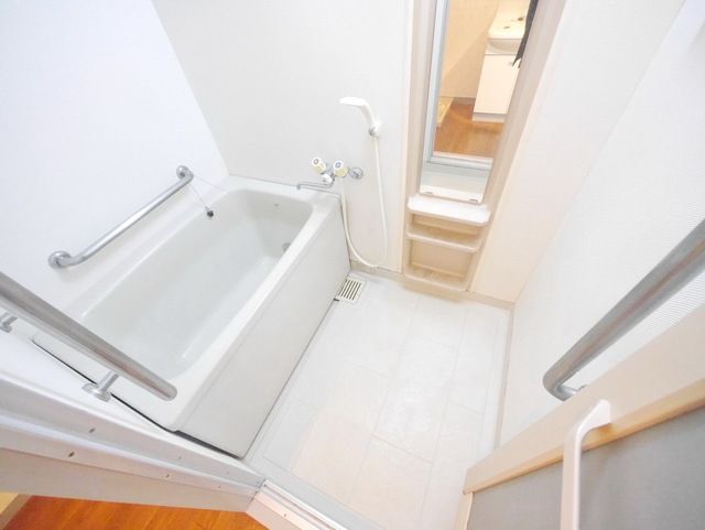 バス・シャワールーム　同建物別号室参考写真です