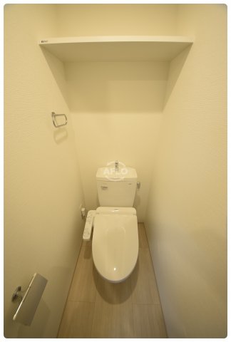 トイレ　レジュールアッシュOSAKA新深江　温水洗浄便座