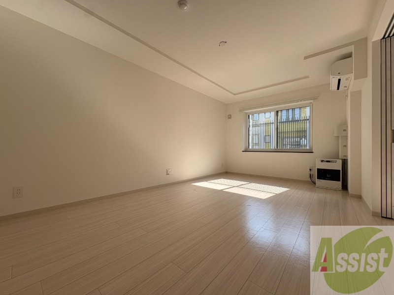 居室・リビング　広々としたリビングですね。使い勝手がよさそうですね！