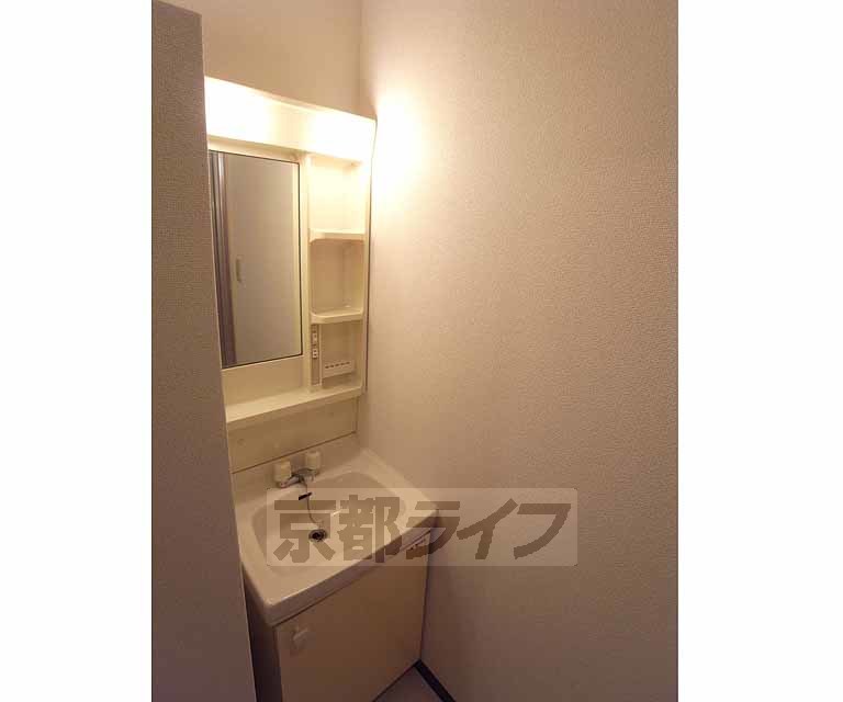 洗面設備　便利な洗面台です。