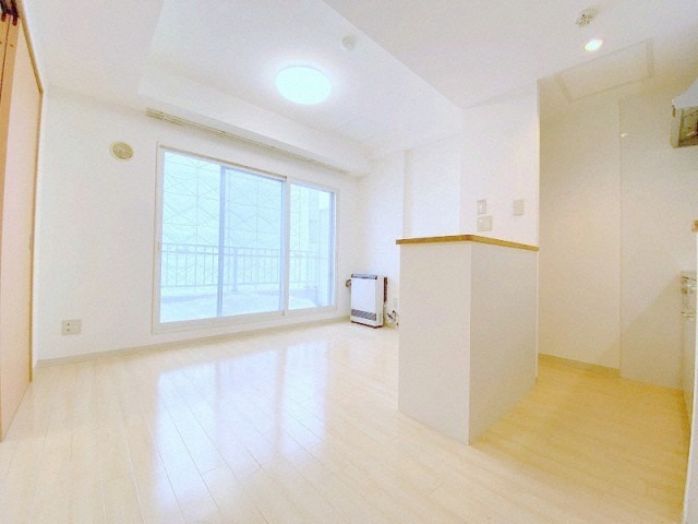 レガーロ美術館通の居間写真