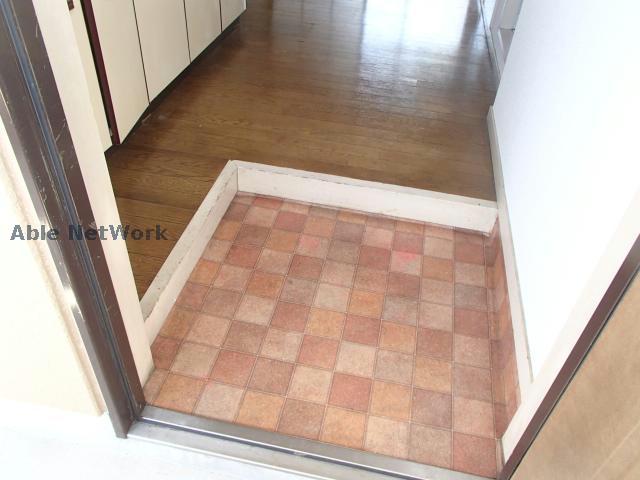玄関　※同物件別部屋の写真となります。