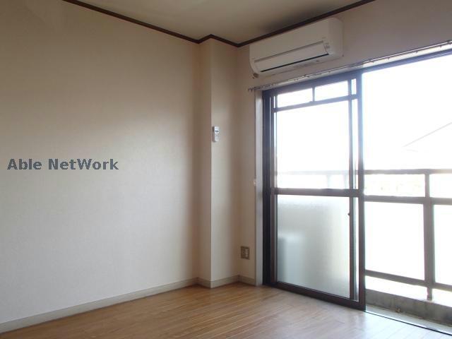 居室・リビング　※同物件別部屋の写真となります。