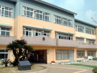 小学校　神戸市立浜山小学校（小学校）まで413m