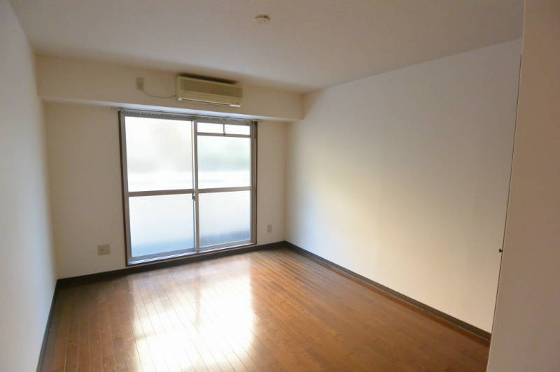 居室・リビング　フローリング仕上げ