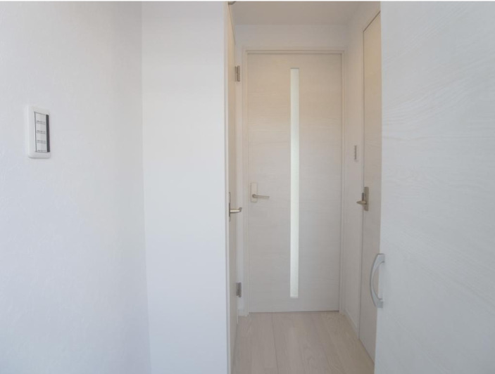 玄関　反転タイプのお部屋の写真です。