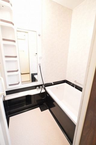 バス・シャワールーム　同建物　他の部屋の画像です