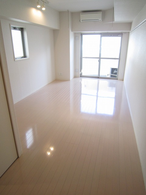 居室・リビング　●広々とした居室は11.5帖！