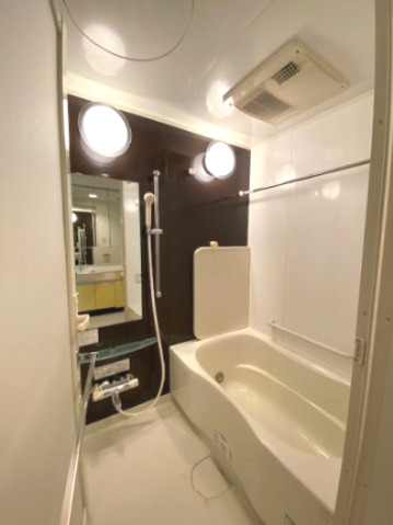 バス・シャワールーム　落ち着いた空間のお風呂です
