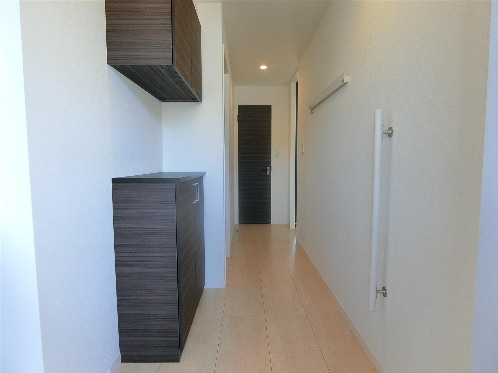 玄関　小物飾りも楽しめるシューズボックス付き♪（同仕様画像）