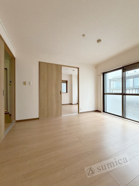 居室・リビング　日当たりのいいお部屋です♪